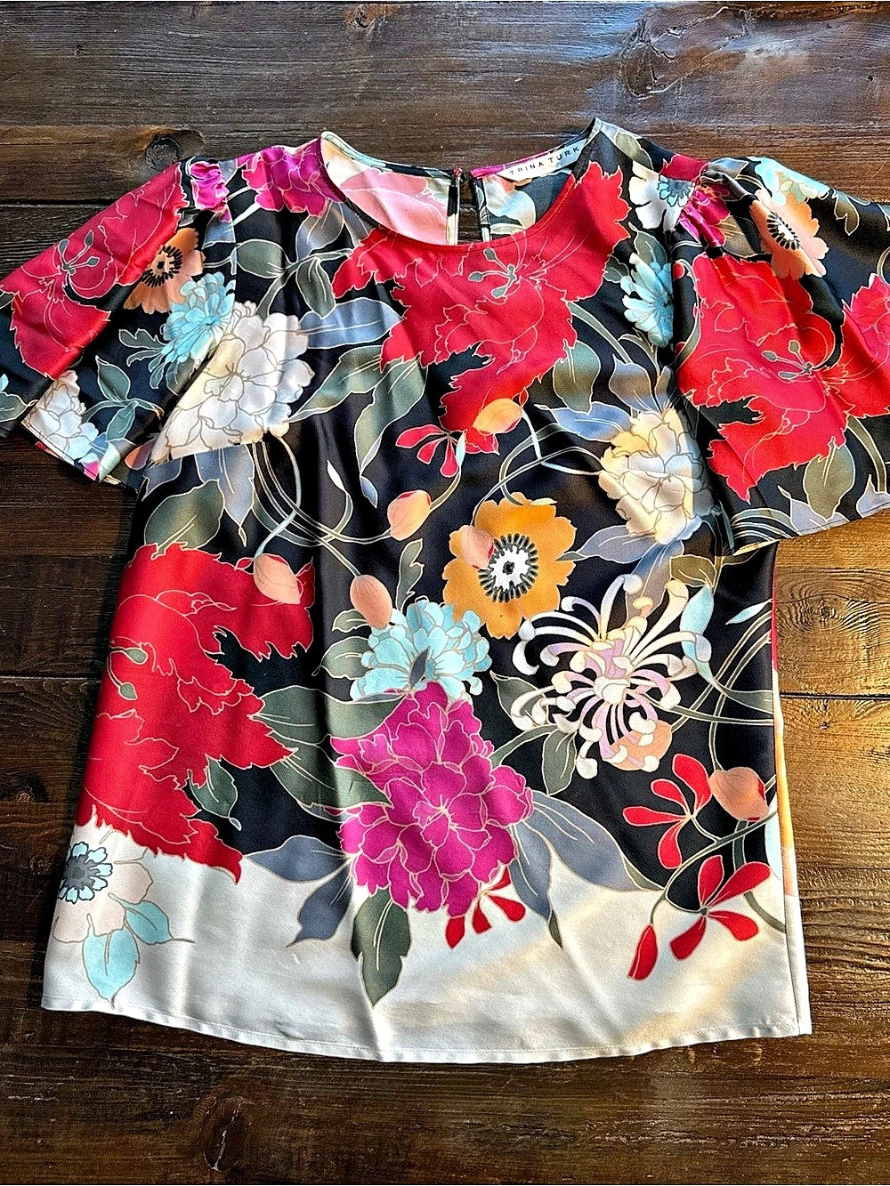 Tina Turk Floral 100% Silk Short Sleeve Blouse in Black & Red